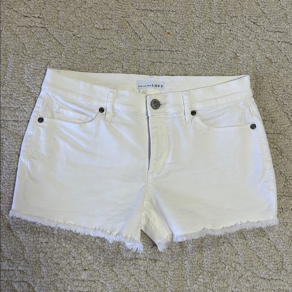 LOFT White Denim Fray Hem Jean Short Size 0